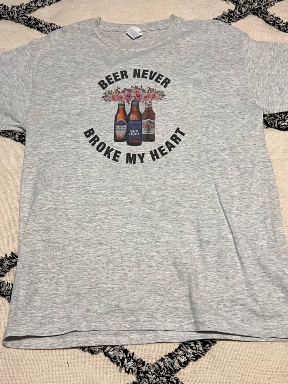 Jerzees Dri-Power Size M Beer Never Broke My Heart Graphic Tee